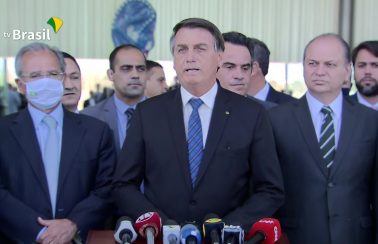 Bolsonaro prorroga auxílio emergencial com 4 parcelas de R$ 300