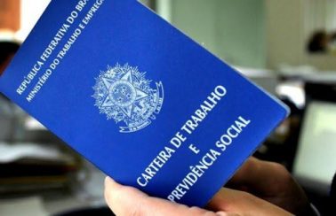 Governo volta atrás um dia depois e retira Covid da lista de doenças do trabalho