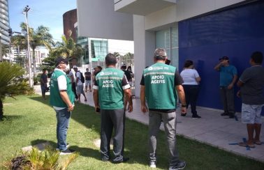Fiscalização de uso de máscaras multa 99 pessoas e autua três estabelecimentos no Ceará