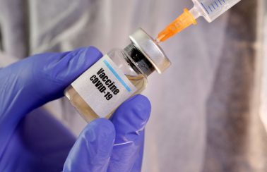 Covid-19: Farmacêuticas da Europa e dos EUA prometem rigor em testes para vacina