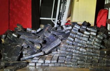 Polícia Civil e PRF apreendem 800 kg de maconha em cidade do interior do Ceará