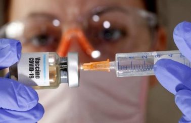 Testes com vacina de Oxford recomeçam hoje no Brasil