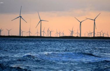 Fátima Bezerra assina protocolo para instalação de usina eólica no mar do RN