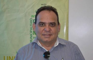 Prefeito de interior do PI recebe alta após passar 40 dias internado em UTI com Covid-19