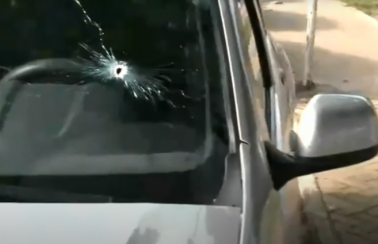 Carro de candidata à prefeitura de cidade da Paraíba é atingido por tiros