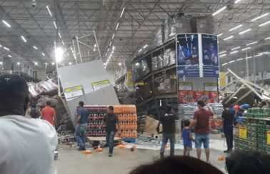 Prateleiras com produtos desabam em supermercado e deixam um morto e feridos em São Luís
