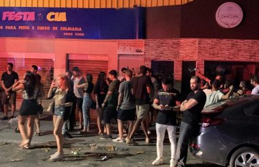 Bares são interditados em Salvador após descumprirem decretos e causarem aglomerações