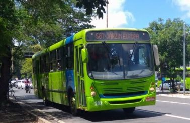 Motoristas e cobradores de ônibus entram em greve e 70% da frota para de circular em Teresina