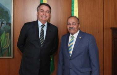 Planalto exonera de vice-liderança do governo senador que escondeu dinheiro na cueca