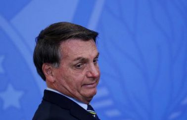 ‘Não compraremos a vacina da China’, diz Bolsonaro um dia após governo anunciar acordo com SP