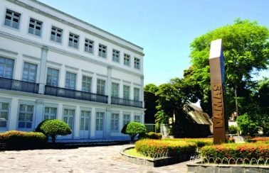 Escola particular do Recife suspende aulas presenciais após confirmação de casos da Covid-19 entre alunos