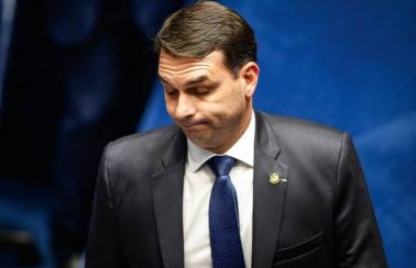 Rachadinha: depoimento de ex-assessora complica situação de Flávio Bolsonaro