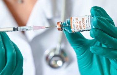 Vacina da Pfizer contra Covid é mais de 90% eficaz, aponta análise preliminar de estudos da fase 3