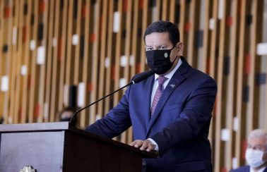 Problema ortopédico suspende agenda de Mourão no Maranhão