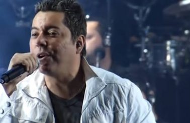 COVID-19: Cantor e compositor Louro Santos morre no Recife aos 49 anos