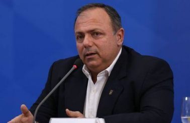 Ministério vai buscar vacina de excelência, diz Pazuello no Congresso