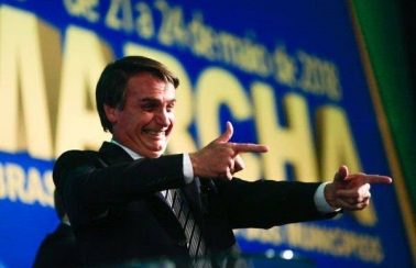 Governo Bolsonaro zera tarifa para importação de revólveres e pistolas