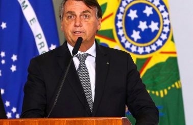 Será preciso assinar termo de responsabilidade para tomar vacina, diz Bolsonaro