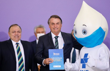 Em evento com governadores, mas sem Doria, Bolsonaro ameniza tom e fala em união contra covid-19