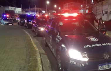 Fiscalização dispersa aglomerações durante feriado em Natal