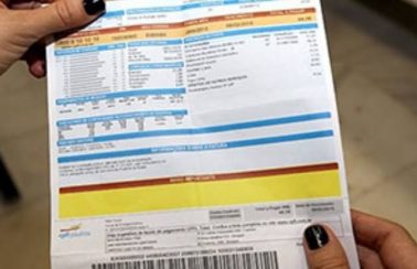 Contas de luz terão redução em janeiro após volta da bandeira amarela