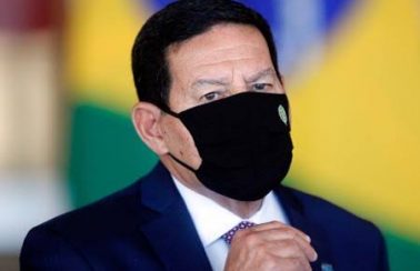 Após se recuperar da Covid-19, Mourão diz que tomará vacina aprovada pela Anvisa