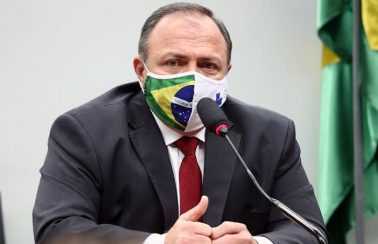 Sem data para início da vacinação, Pazuello adia reunião com governadores prevista para esta terça (12)