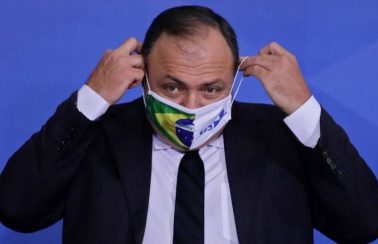 Pazuello anunciou que vacinação começa na quarta (20), dizem prefeitos