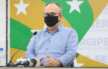 “Pararei qualquer obra, mas não deixarei de adquirir vacinas para os sergipanos”, diz governador Belivaldo