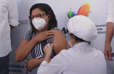 Mais de 500 profissionais da saúde receberam vacina contra a Covid-19 no primeiro dia de campanha em Alagoas
