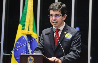 Senador Randolfe Rodrigues entra com ação no STF pedindo afastamento de Eduardo Pazuello