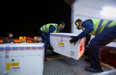 Idosos a partir dos 85 anos serão vacinados com as 27.500 doses da Oxford em Alagoas