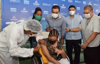 Mais de 17 mil pessoas já receberam vacina contra coronavírus em Salvador