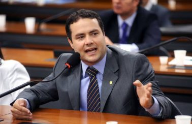“Absurda a decisão”, diz governador de Alagoas após governo federal planejar excluir municípios da administração do Bolsa Família