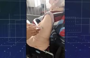 Conselho de Enfermagem de Alagoas apura caso de profissional que cometeu erro em aplicação de vacina em idosa