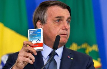 Médicos e cientistas protocolam pedido de impeachment de Bolsonaro