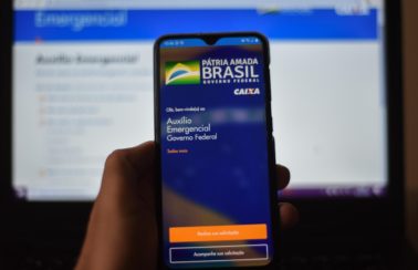 Governo federal estuda auxílio emergencial de R$ 250 por 4 meses