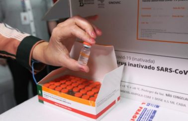 Segunda dose da Coronavac começa a ser aplicada amanhã (15)