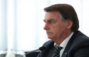 Bolsonaro celebra decretos de acesso às armas: ‘O povo tá vibrando’
