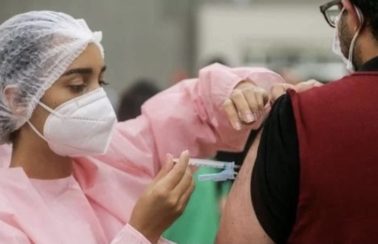 Ceará deve receber mais 129.700 doses de vacinas contra a Covid-19 nesta semana