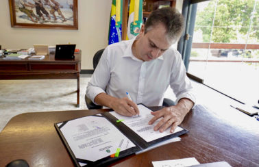 Camilo sanciona medidas de apoio ao setor de eventos no Ceará