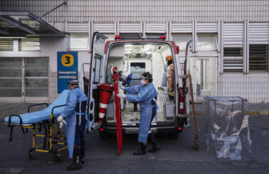 Colapso: sem leitos de UTI, pacientes esperam vaga dentro de ambulâncias em Natal