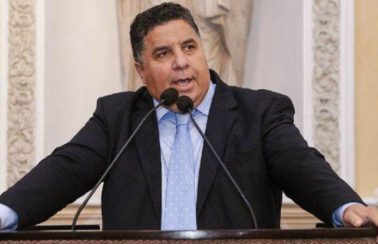 Deputado pernambucano quer classificar igrejas como serviço essencial para afastar restrições da pandemia