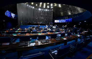 Senado vota nesta terça (02) MP que facilita compra de vacinas contra coronavírus