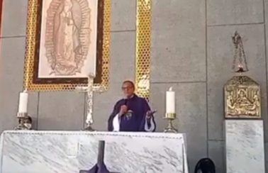Padre paraibano chama Bolsonaro de ‘imoral’ e ‘genocida’ diante de postura na pandemia; veja vídeos
