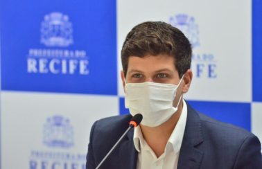 “Serão utilizadas para os trabalhadores da educação”, diz João Campos sobre vacinas da FNP que chegarão ao Recife