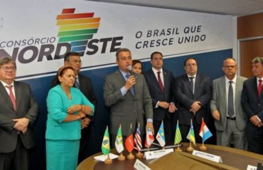 Governadores do Nordeste e de mais 5 estados enviam carta a Bolsonaro cobrando medidas mais enérgicas diante da pandemia