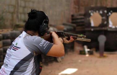 Compras de armas crescem mais de 2.000% no Brasil e supera a de lápis