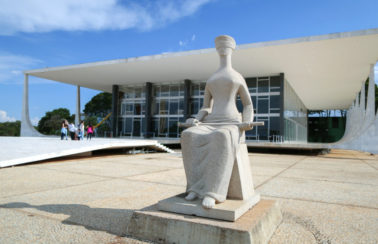 STF mantém lei que proíbe reajuste para servidores até dezembro