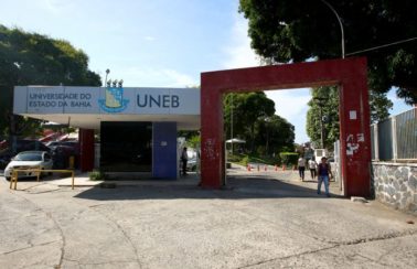Bahia lança programa inédito para que universidades revalidem diplomas de médicos formados no exterior